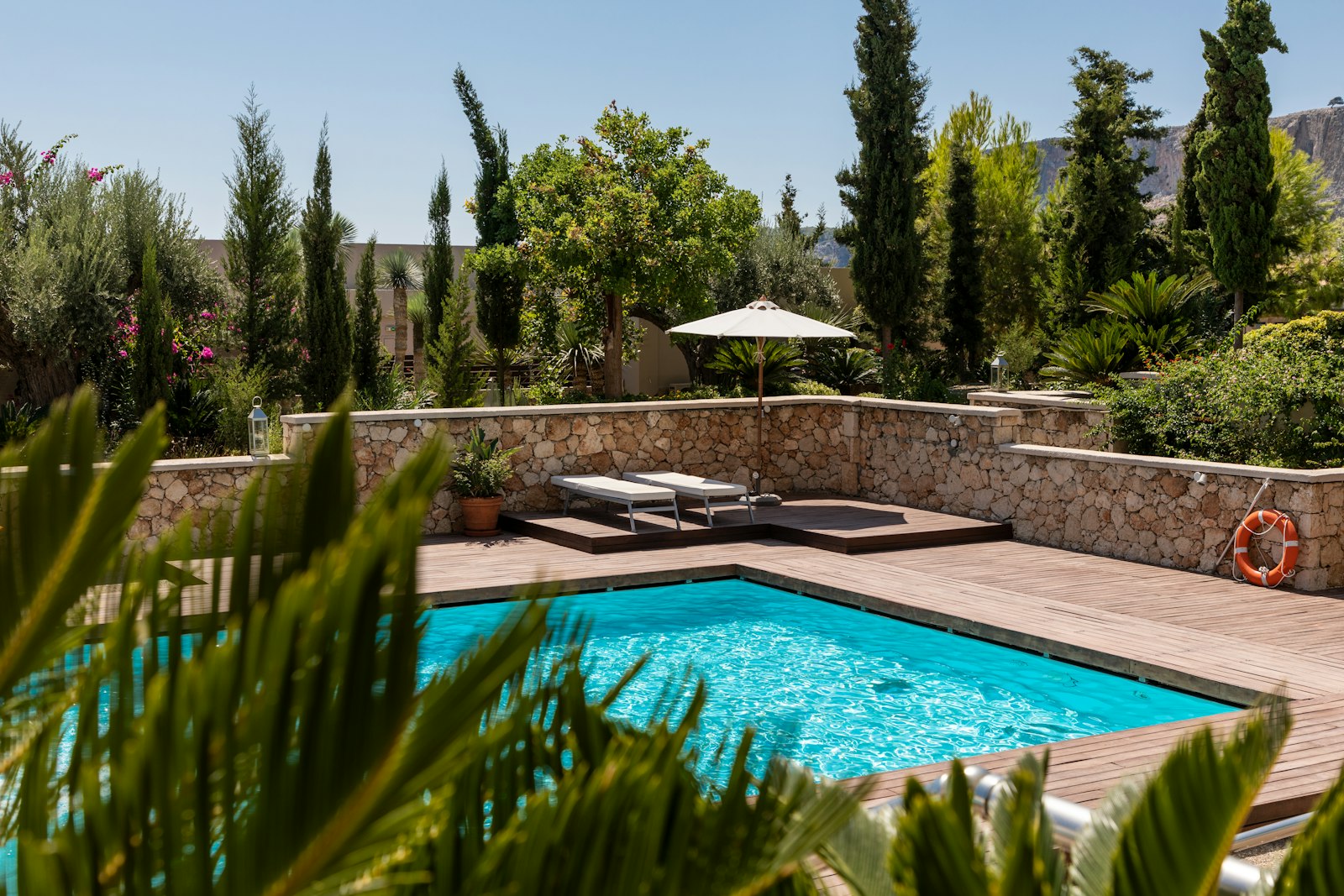 Sunnyside Pools & Spas pool services